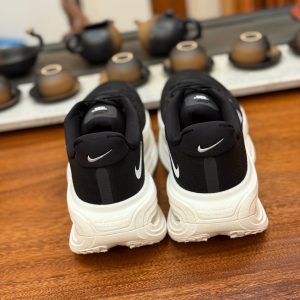 ​​Nike Vomero Premium Men's & Women's Running Shoes – Black & White Premium Cushioned Jogging Shoes​​